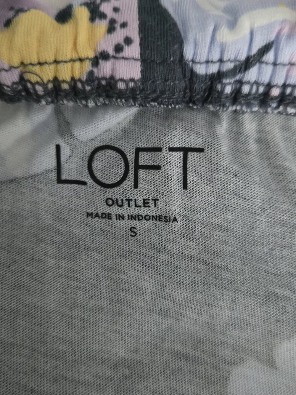 LOFT Outlet Drk Gray Yellow Floral Pleated Blouse Size S Puff Sleeve Ruffle Neck